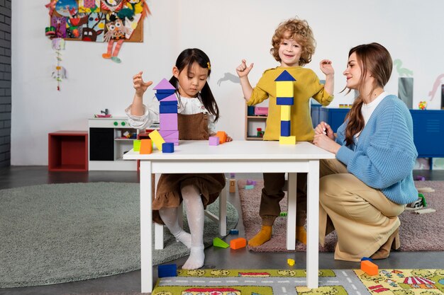 Jak pedagogika Montessori wspiera rozwój emocjonalny, społeczny i intelektualny dziecka